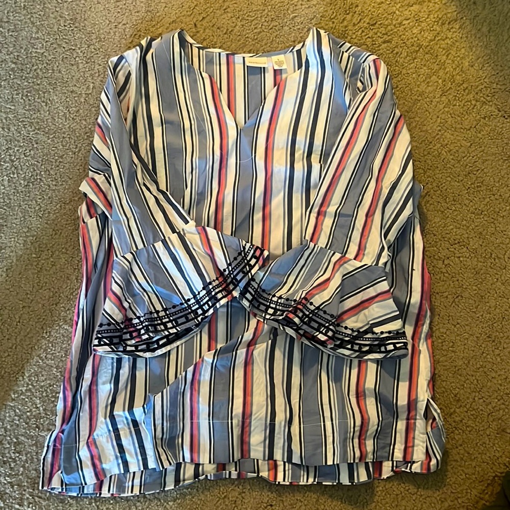 Westbound size L blouse with bell sleeve and lace detail